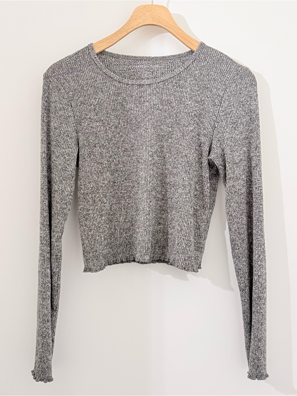American Eagle Outfitters Gray Ribbed Long-Sleeve Crop Top size M